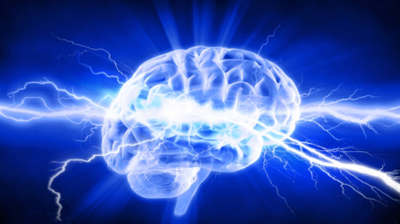 human brain with lightnings